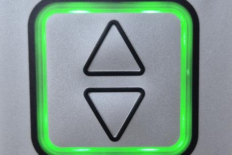 So bedienen Sie unseren Außenaufzug richtig und sicher!